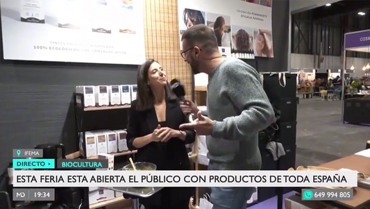 Demostración de los tintes vegetales en BioCultura | Madrid Directo